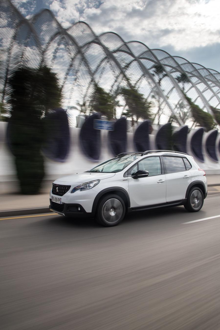  Peugeot 2008 GT Line 2016 года  (фото 28 из 42)
